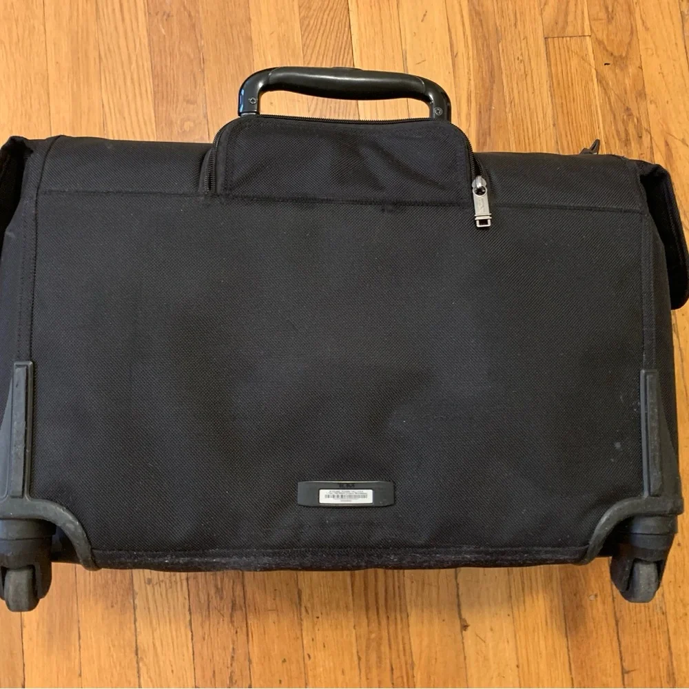 TUMI 22